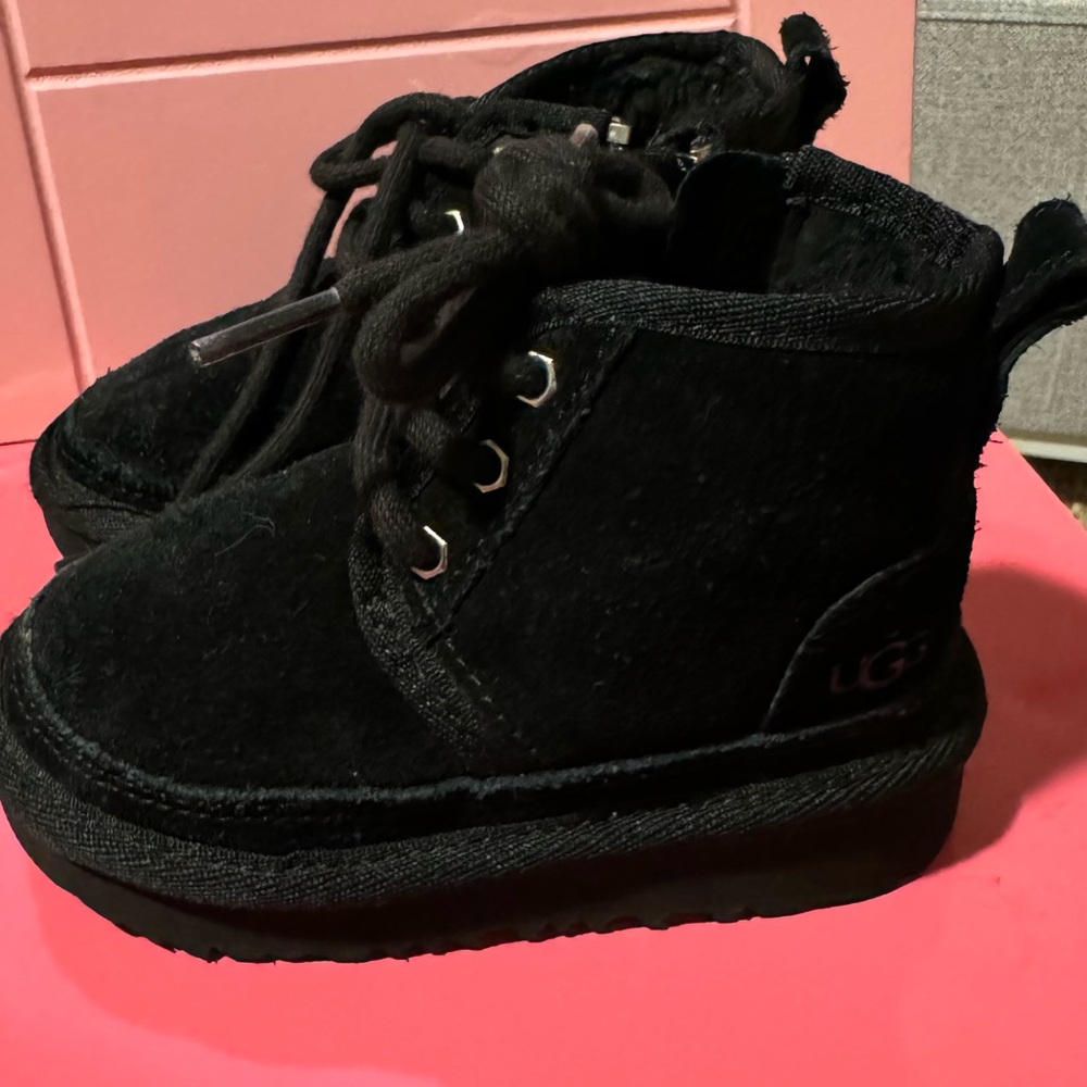 Uggs Good condition Size 6 toddler girl black
